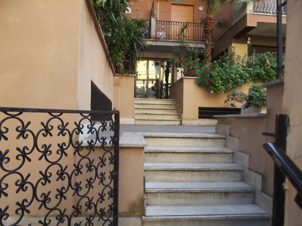 Guest House Domus Gratia Russo Рим Экстерьер фото